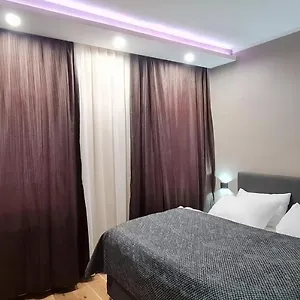 verificați disponibilitatea